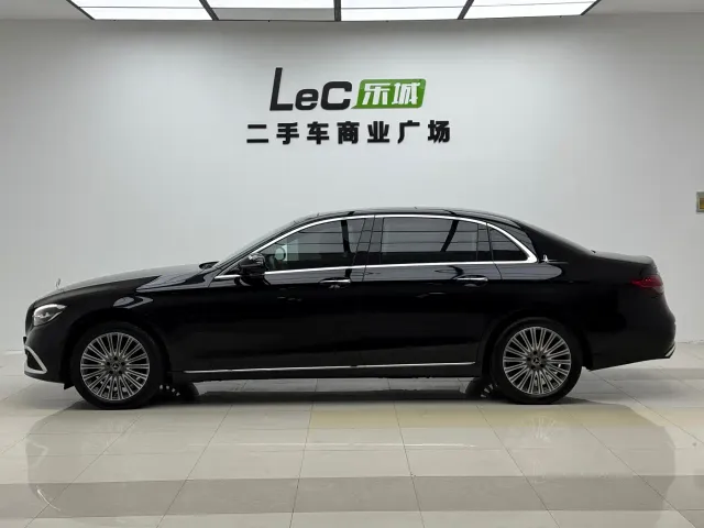 Mercedes-Benz E-Class — Фото автомобиля 4
