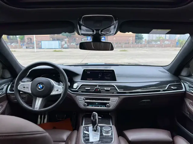BMW 7 Series — Фото автомобиля 6