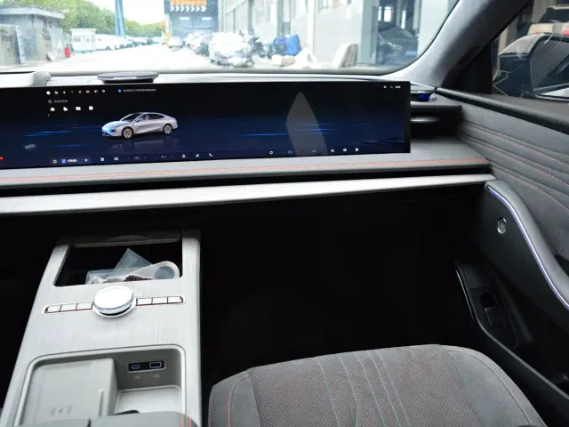 Geely Galaxy E8 — Фото автомобиля 13