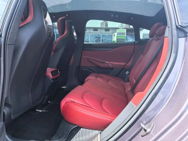 Xiaomi SU7 — Фото автомобиля 10