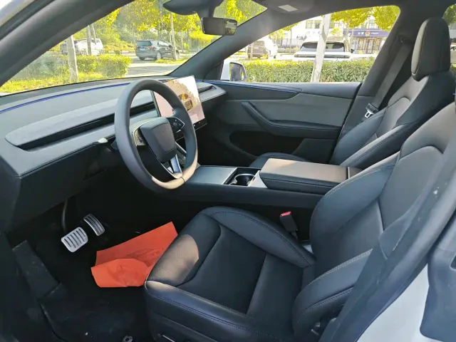 Tesla Model Y — Фото автомобиля 4