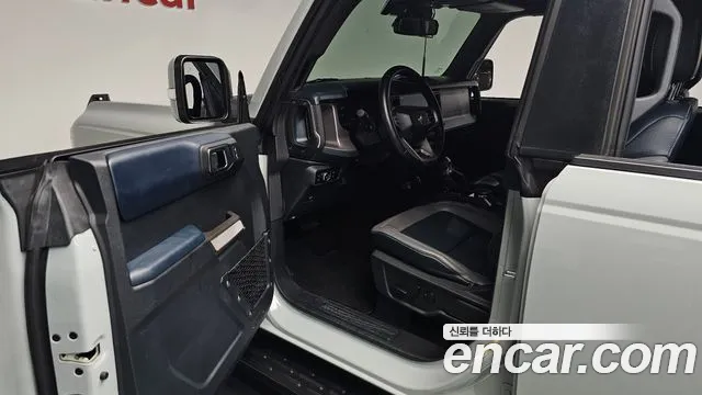 Ford Bronco — Фото автомобиля 9