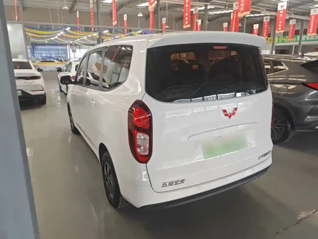 Wuling Hongguang — Фото автомобиля 22