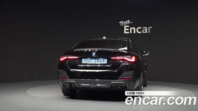 BMW i4 — Фото автомобиля 4