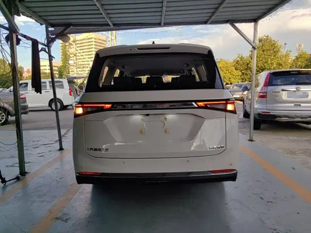 Wuling Jiachen — Фото автомобиля 3