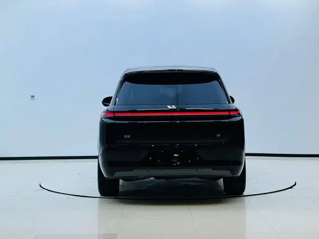 Li Auto L8 — Фото автомобиля 4