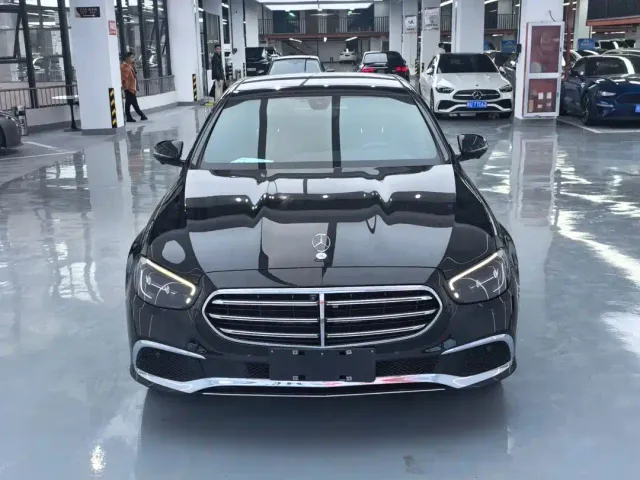 Mercedes-Benz E-Class — Фото автомобиля 2