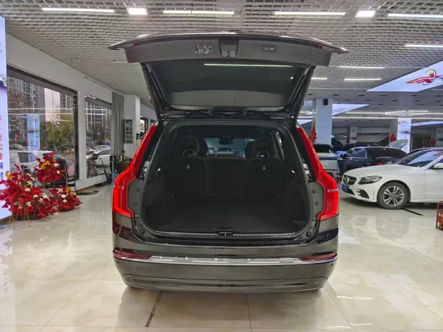 Volvo XC90 — Фото автомобиля 14