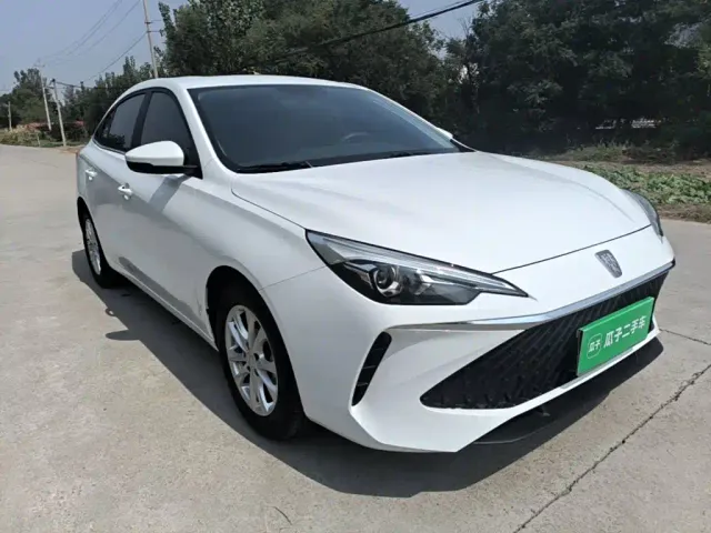 Roewe Roewe i5 2023 1.5L CVT Luxury Edition — Фото автомобиля 3