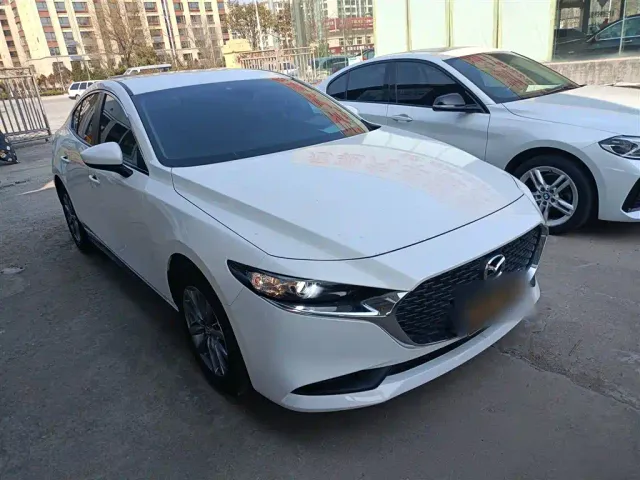 Mazda Axela — Фото автомобиля 3