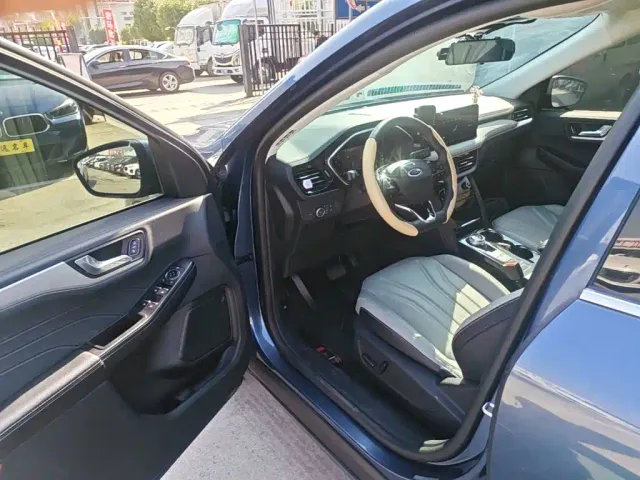 Ford Escape — Фото автомобиля 15