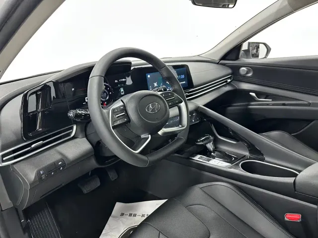Hyundai Elantra — Фото автомобиля 9