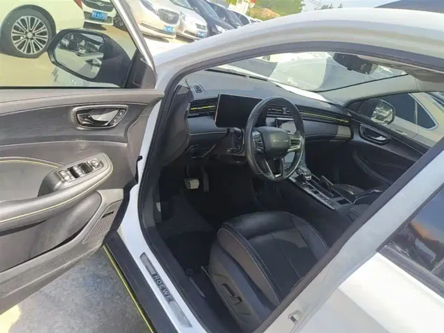 Roewe RX5 — Фото автомобиля 15