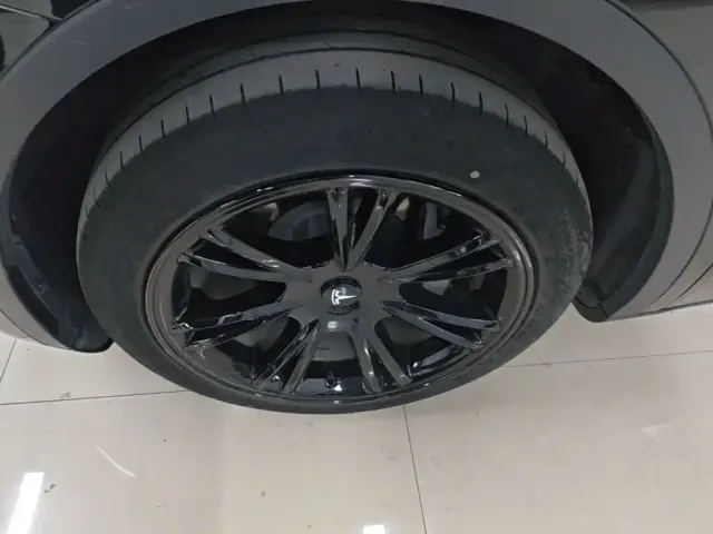 Tesla Model Y — Фото автомобиля 22