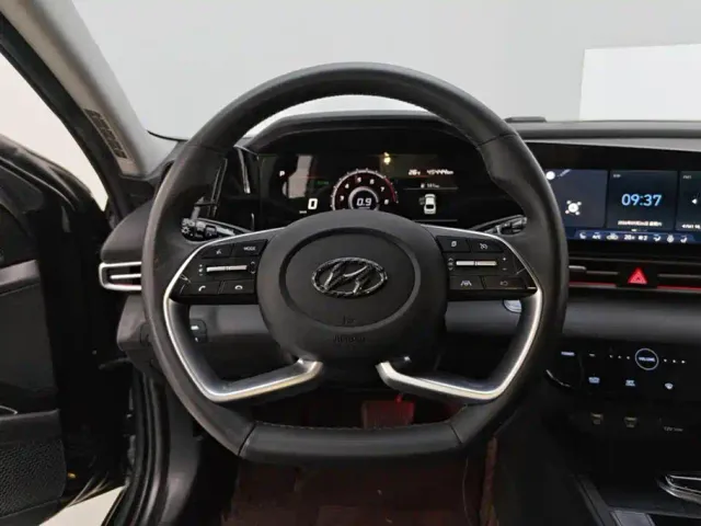 Hyundai Elantra — Фото автомобиля 15