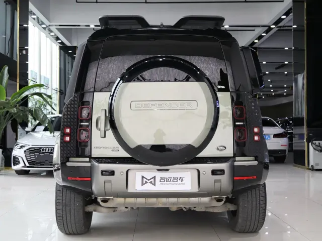 Land Rover Defender — Фото автомобиля 23