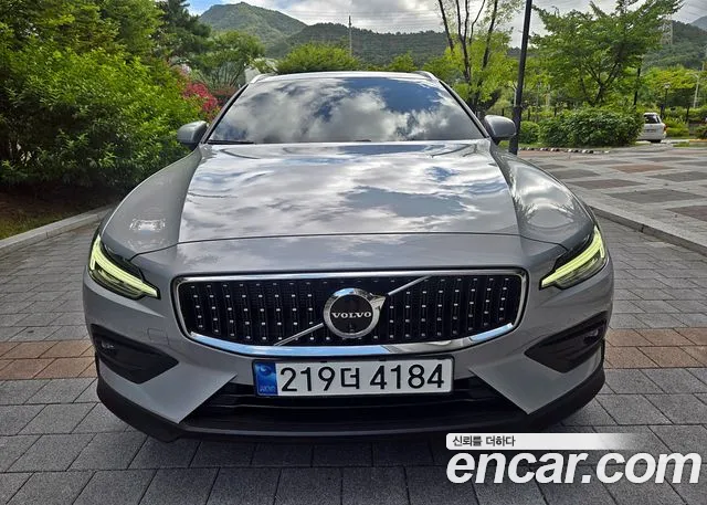 Фотография автомобиля — Volvo V60