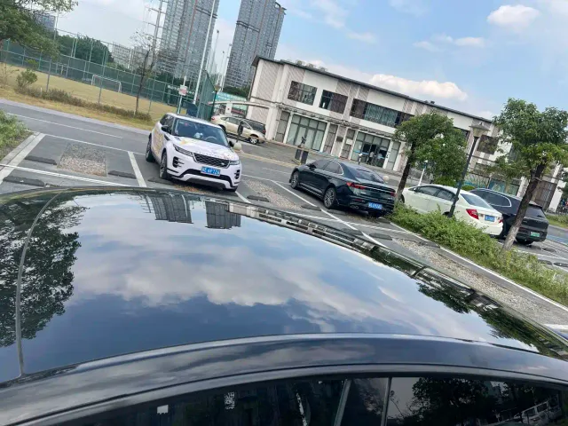Tesla Model Y — Фото автомобиля 9