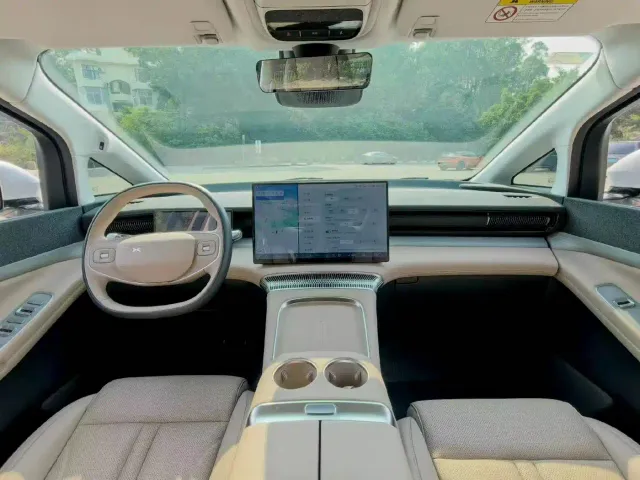 Xpeng X9 — Фото автомобиля 7