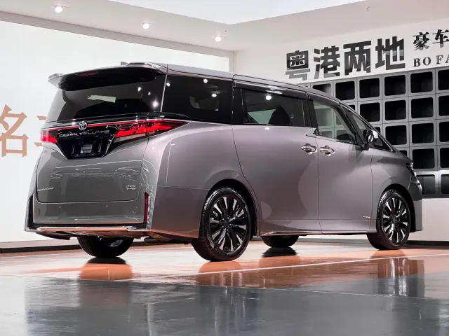 Toyota Vellfire — Фото автомобиля 7