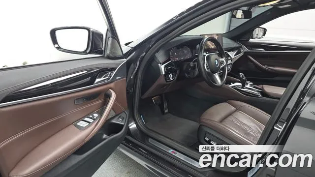 BMW 5 Series G30 — Фото автомобиля 15
