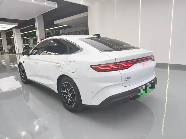 BYD Qin L — Фото автомобиля 15