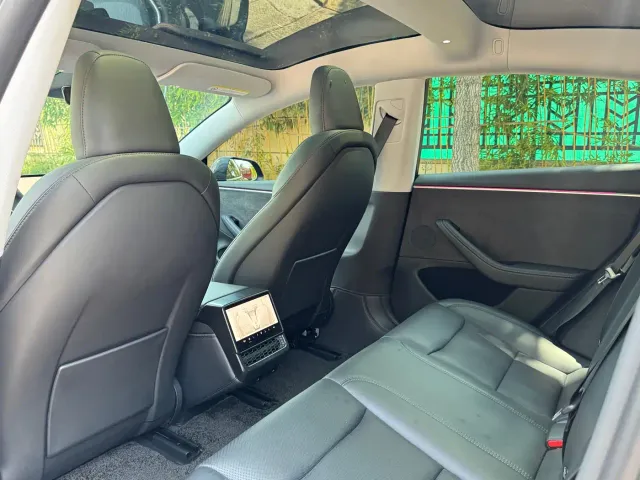 Tesla Model 3 — Фото автомобиля 8