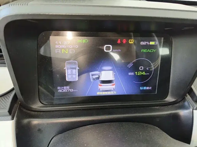 Wuling Hongguang Mini EV — Фото автомобиля 11