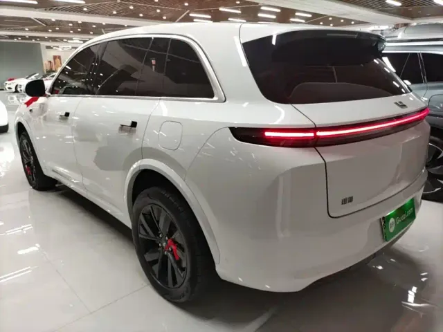 Li Auto L7 — Фото автомобиля 4