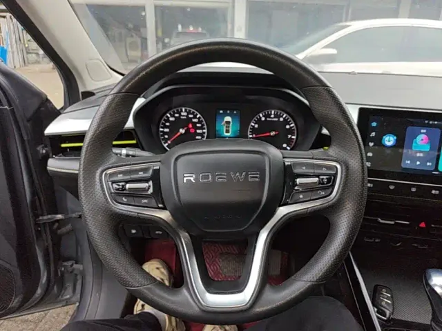 Roewe i5 — Фото автомобиля 10
