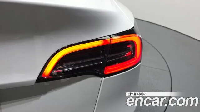 Tesla Model Y — Фото автомобиля 22
