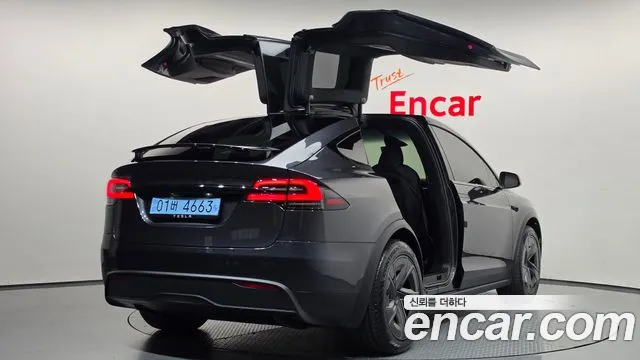 Tesla Model X — Фото автомобиля 2