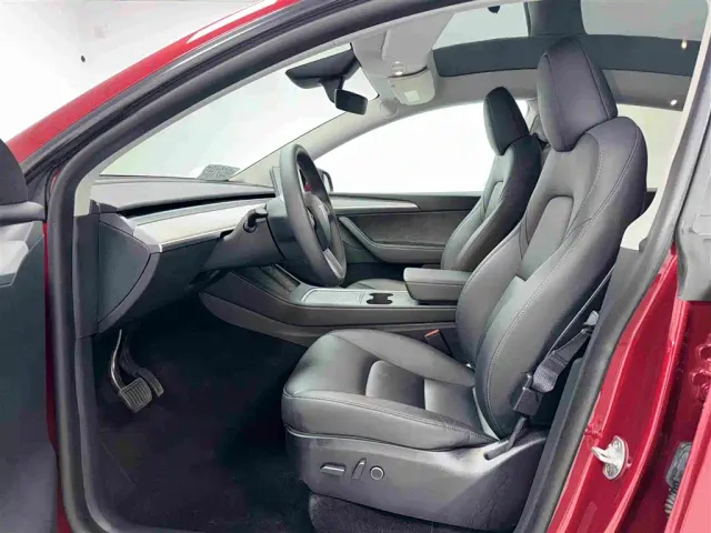 Tesla Model Y — Фото автомобиля 4