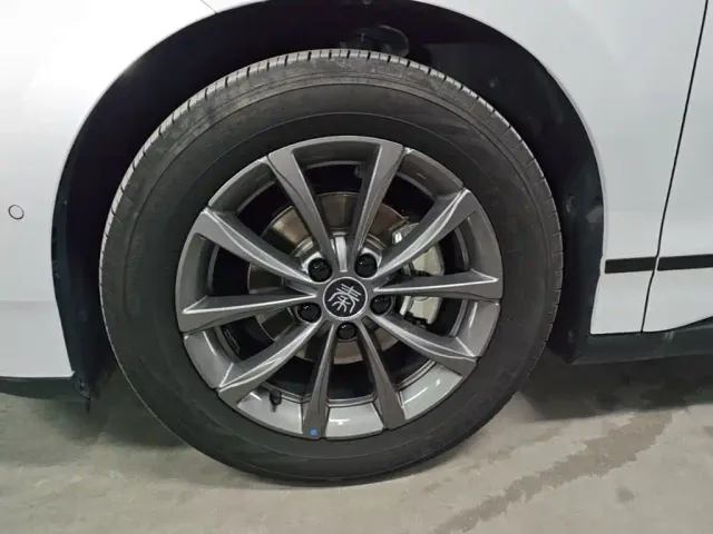 BYD Qin L — Фото автомобиля 22