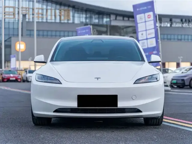 Tesla Model 3 2025 Long Range All-Wheel Drive — Фото автомобиля 2