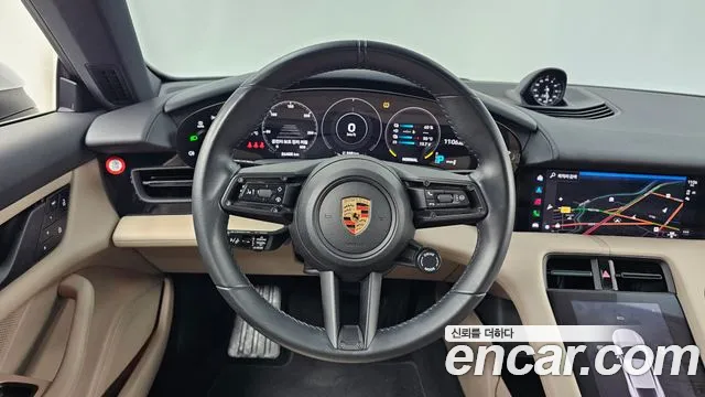 Porsche Taycan — Фото автомобиля 13