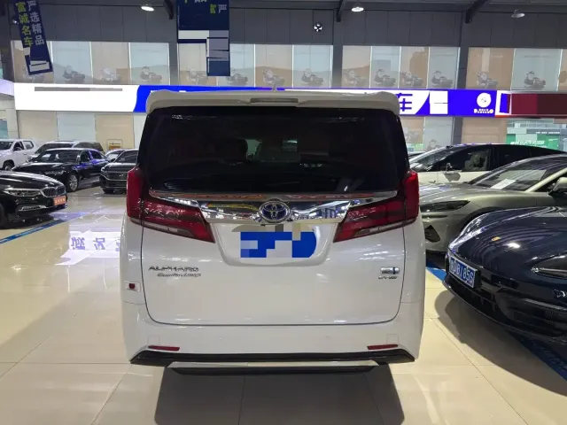 Toyota Alphard — Фото автомобиля 8