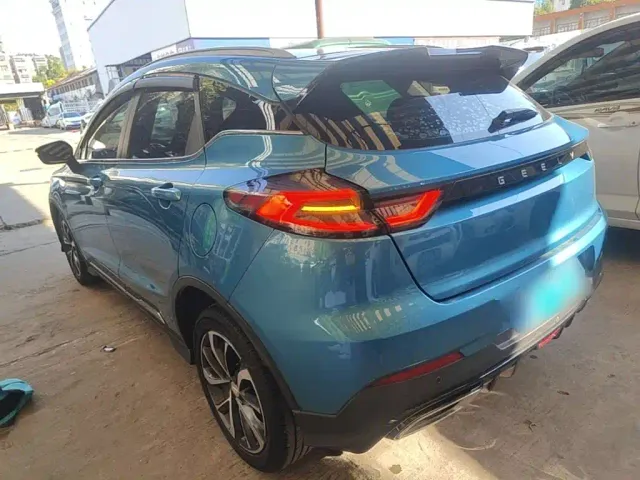 Geely Emgrand S — Фото автомобиля 4