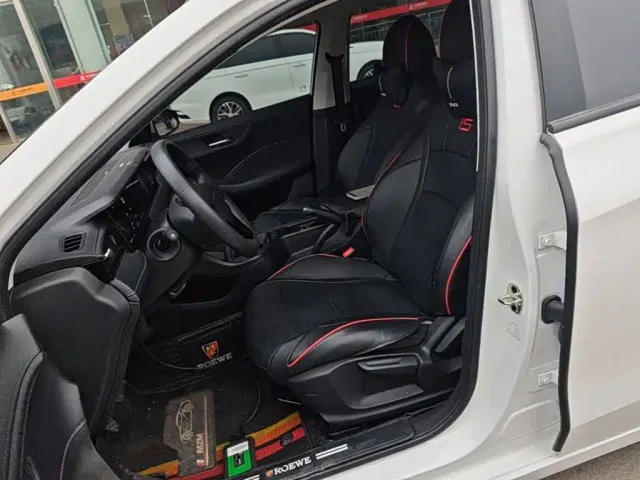 Roewe i5 — Фото автомобиля 14