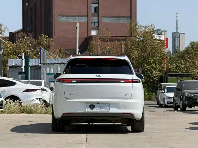 Li Auto L7 — Фото автомобиля 5