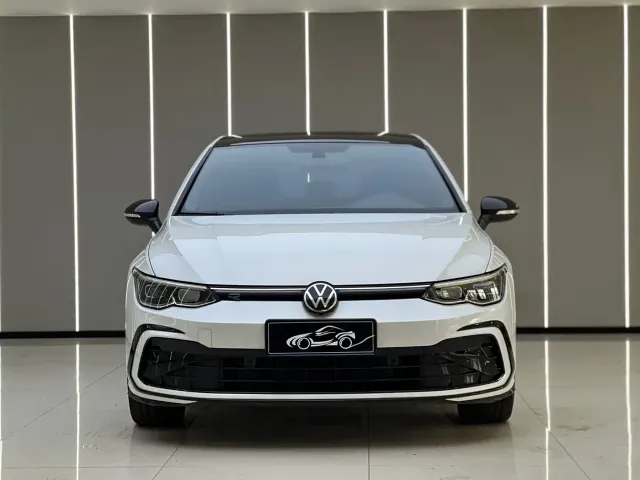 Volkswagen Golf — Фото автомобиля 2