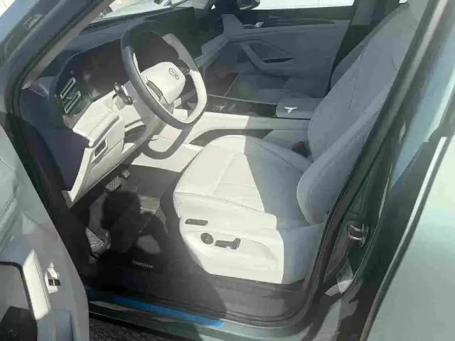 Volkswagen Tiguan L PHEV — Фото автомобиля 3