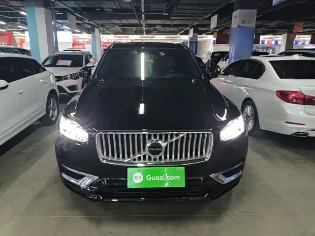 Volvo XC90 — Фото автомобиля 2