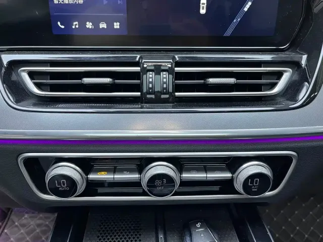 Hongqi HS5 — Фото автомобиля 18