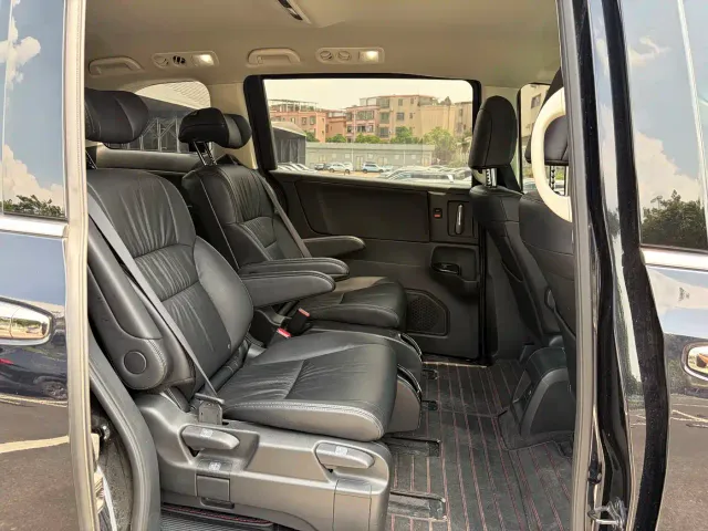 Honda Odyssey — Фото автомобиля 11