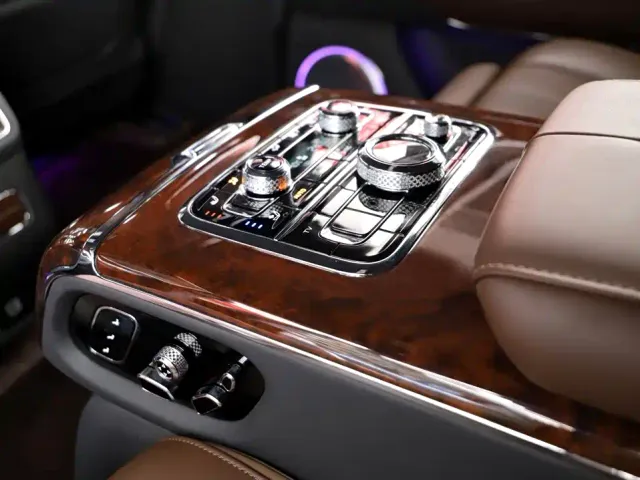 Hongqi Guoyao — Фото автомобиля 12
