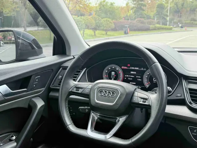 Audi Q5L — Фото автомобиля 7