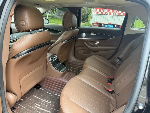 Mercedes-Benz E-Class — Фото автомобиля 7