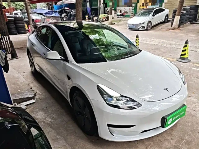 Tesla Model 3 — Фото автомобиля 3
