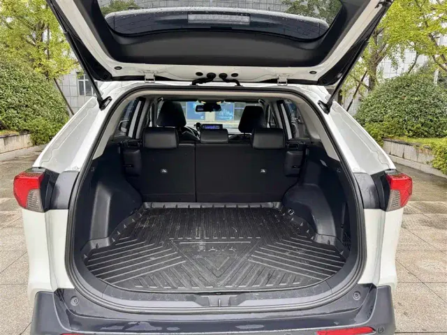 Toyota RAV4 — Фото автомобиля 13